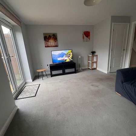 Whyte, Modern 3 Bed House With Garden, Sleeps 9, Free Parking, Sittingbourne City Centre, Kent Extérieur photo