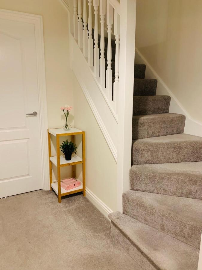 Whyte, Modern 3 Bed House With Garden, Sleeps 9, Free Parking, Sittingbourne City Centre, Kent Extérieur photo